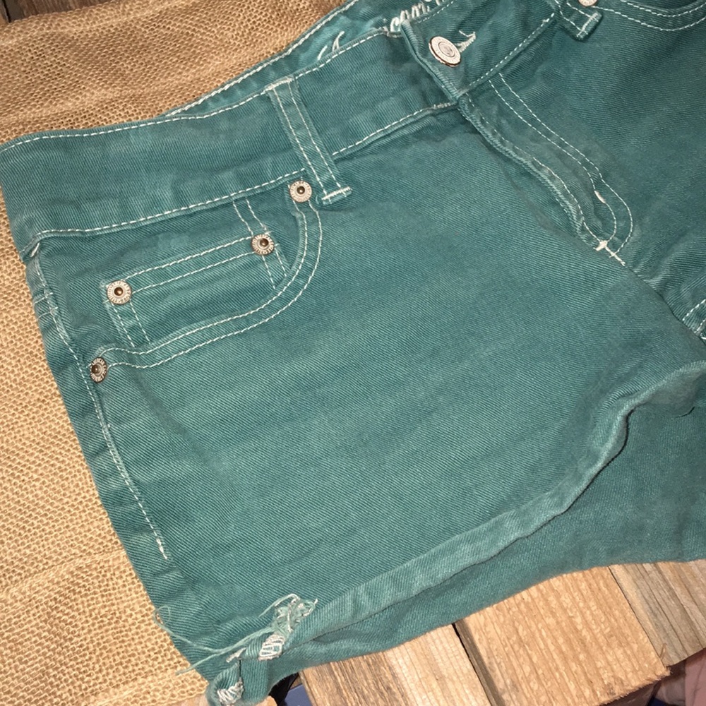 American Eagle Outfitters π¦
Green Cuffed Shorts 6 - Picture 8 of 8